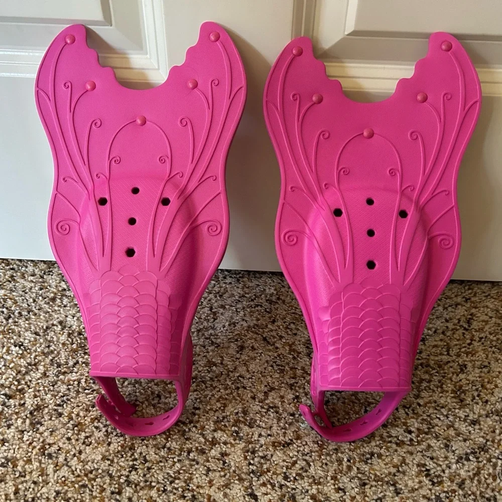 NWOT Speedo Flutter Feet Kid's Swim Fins, Berry, size L/XL